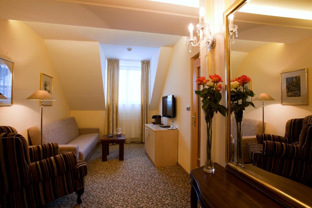 TV a/nebo společenská místnost v ubytování Hotel Ambiente Wellness & Spa