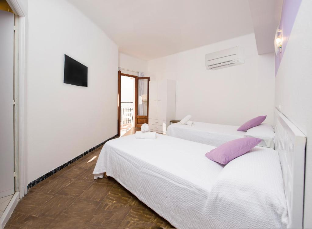 Postel nebo postele na pokoji v ubytování Hostal Alicante