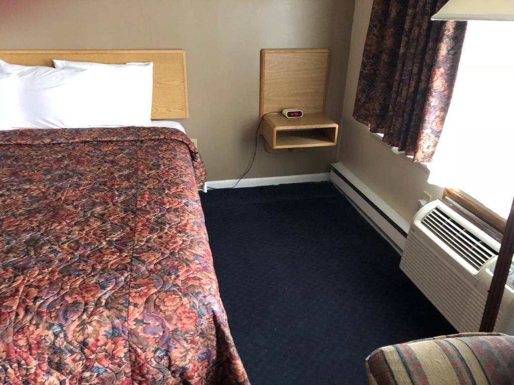 Village Inn Motel Holt - King Room - Non-Smoking