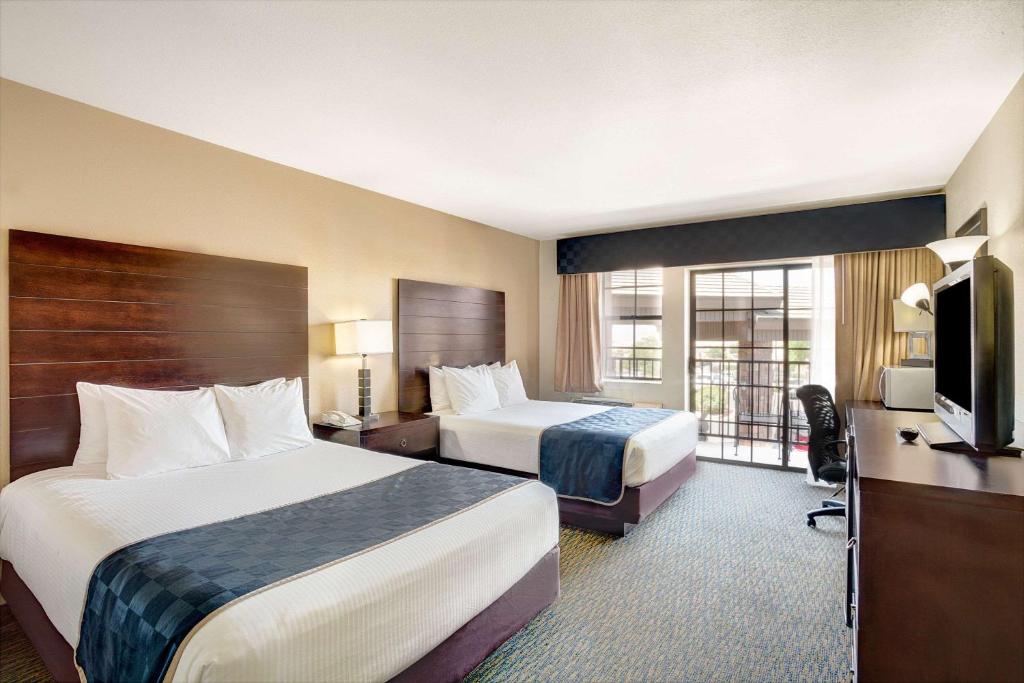 Postel nebo postele na pokoji v ubytování Days Inn & Suites by Wyndham Page Lake Powell