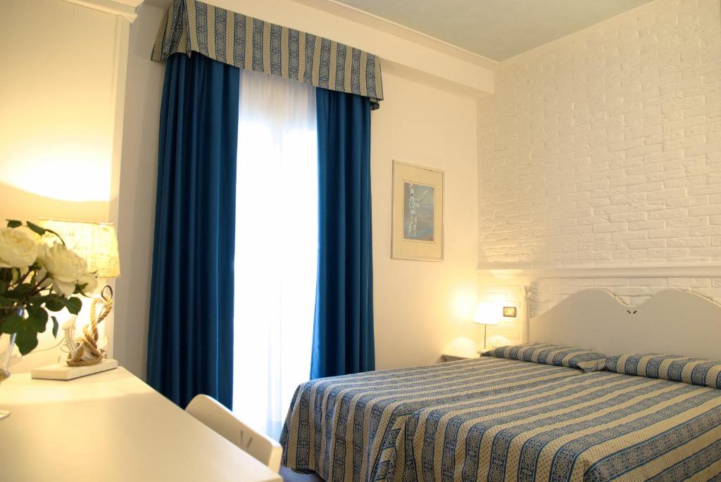 Postel nebo postele na pokoji v ubytování Hotel La Goletta