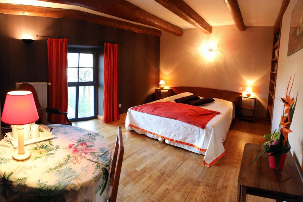Кровать или кровати в номере Maison d'hotes Sainte Genevieve