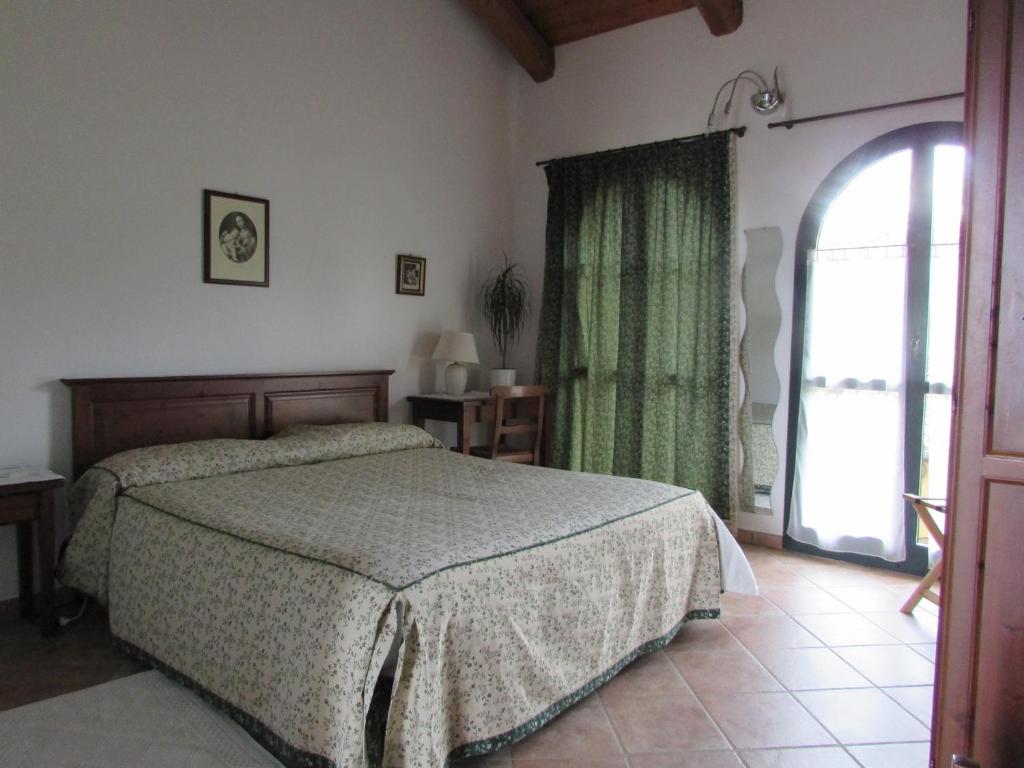 Postel nebo postele na pokoji v ubytování Agriturismo Cascina Barin