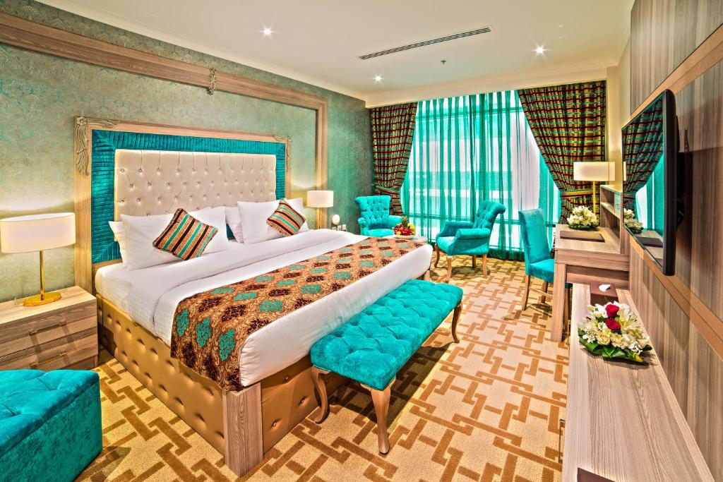 Rúm í herbergi á Sapphire Plaza Hotel