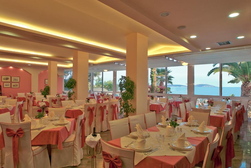 Restaurace v ubytování Tolon Holidays Hotel