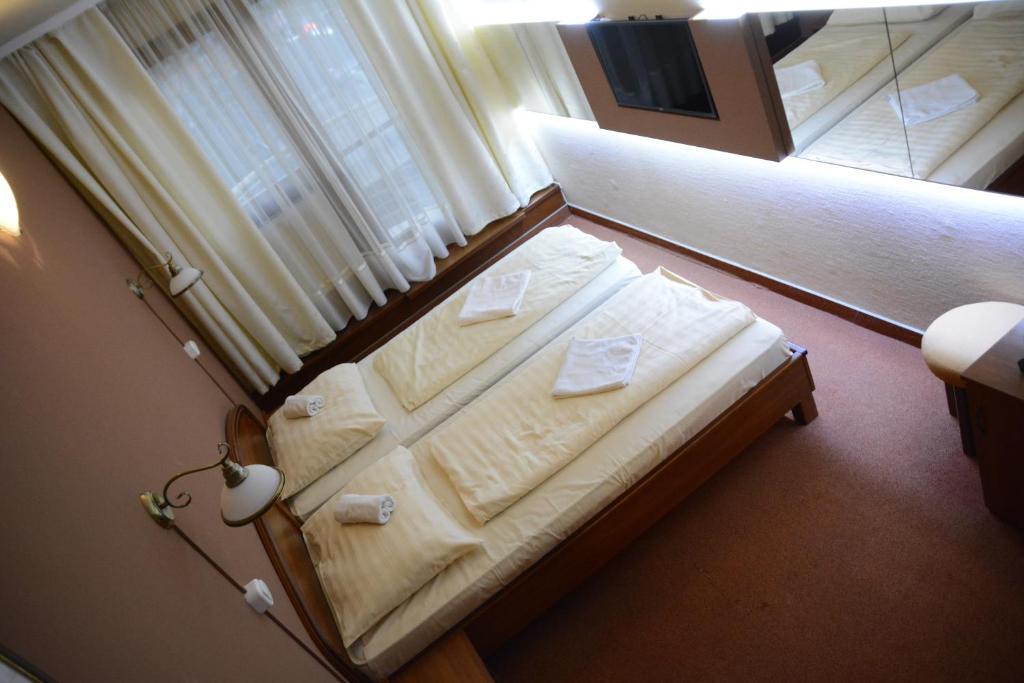 Postel nebo postele na pokoji v ubytování Hotel Minerva