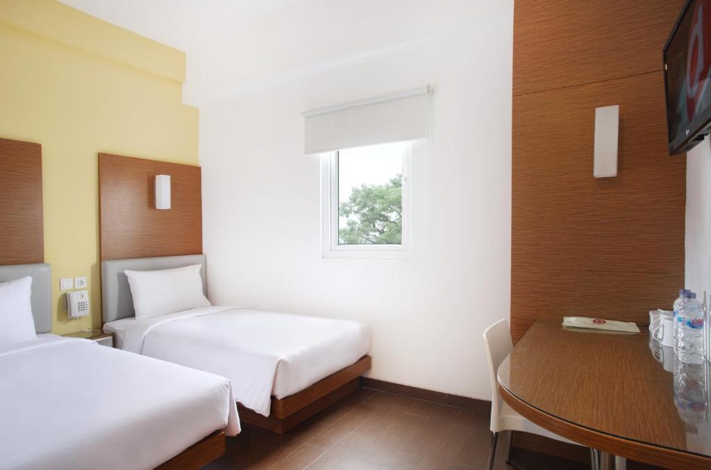 Postel nebo postele na pokoji v ubytování Amaris Hotel Malang