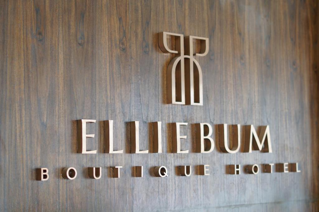 Elliebum Boutique Hotel tesisinde sergilenen bir sertifika, ödül, işaret veya başka bir belge