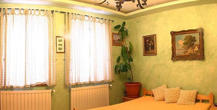 Posteľ alebo postele v izbe v ubytovaní Kisgeresd Vendégház