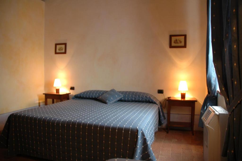 A bed or beds in a room at Agriturismo Le Piane Del Milia