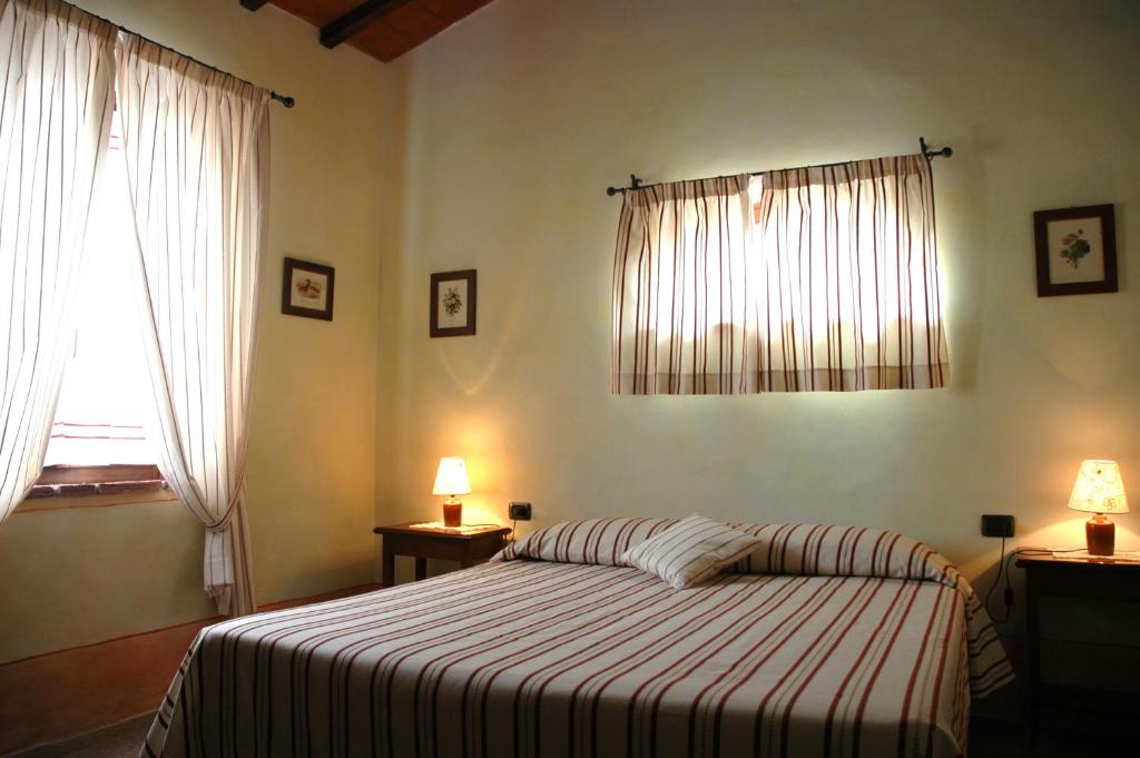 A bed or beds in a room at Agriturismo Le Piane Del Milia