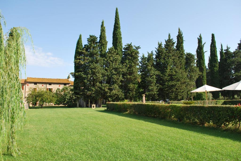 A garden outside Agriturismo Le Piane Del Milia
