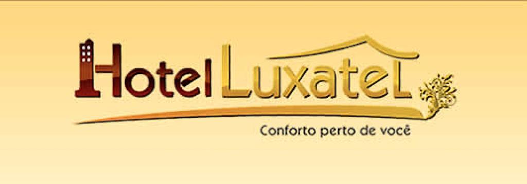 una señal para un vestíbulo de hotel con un edificio en Hotel Luxatel (Adults Only), en São Paulo