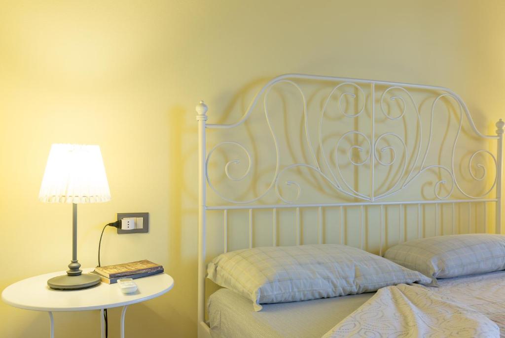 A bed or beds in a room at Omas Haus