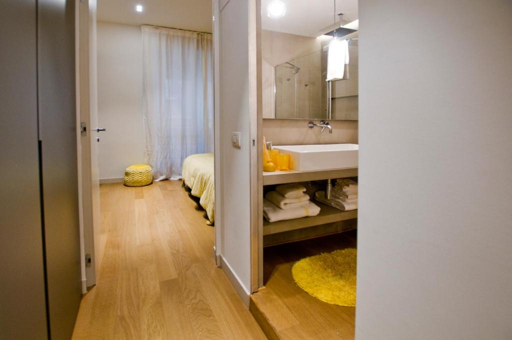 A bathroom at Madeleine apartments - Brera