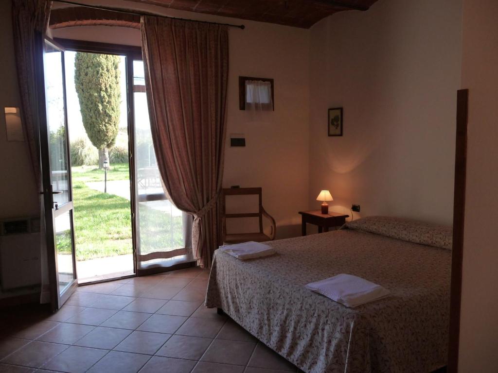 A bed or beds in a room at Agriturismo Le Piane Del Milia