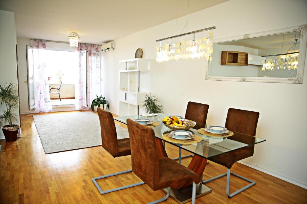 Posedenie v ubytovaní Apartman Lucita