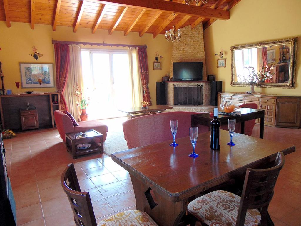 TV a/nebo společenská místnost v ubytování Classical Villa Anta