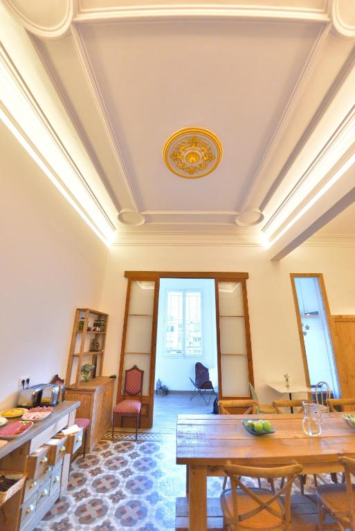 Posedenie v ubytovaní Hostal Girona