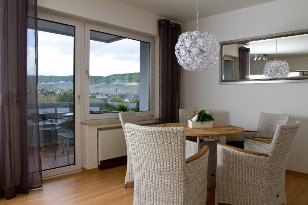 a dining room with a table and chairs at Bernkasteler Moselpanorama in Bernkastel-Kues