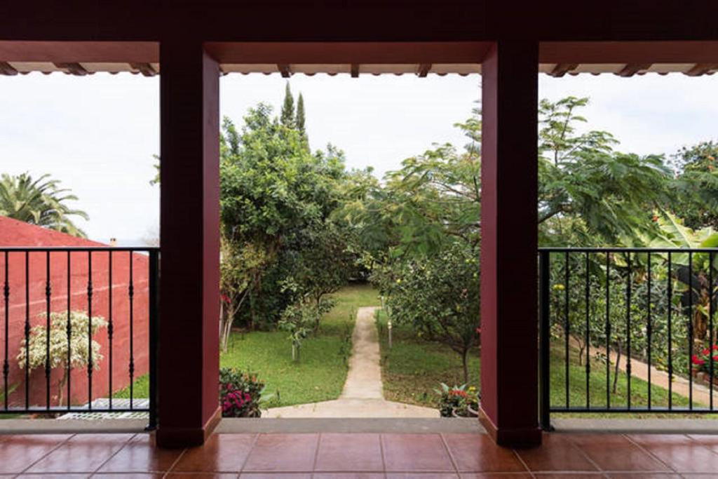 Ogród w obiekcie Casa El tonelero con jardín y piscina privada