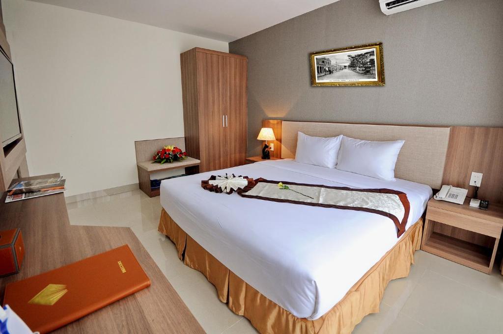 Postel nebo postele na pokoji v ubytování Rigel Hotel