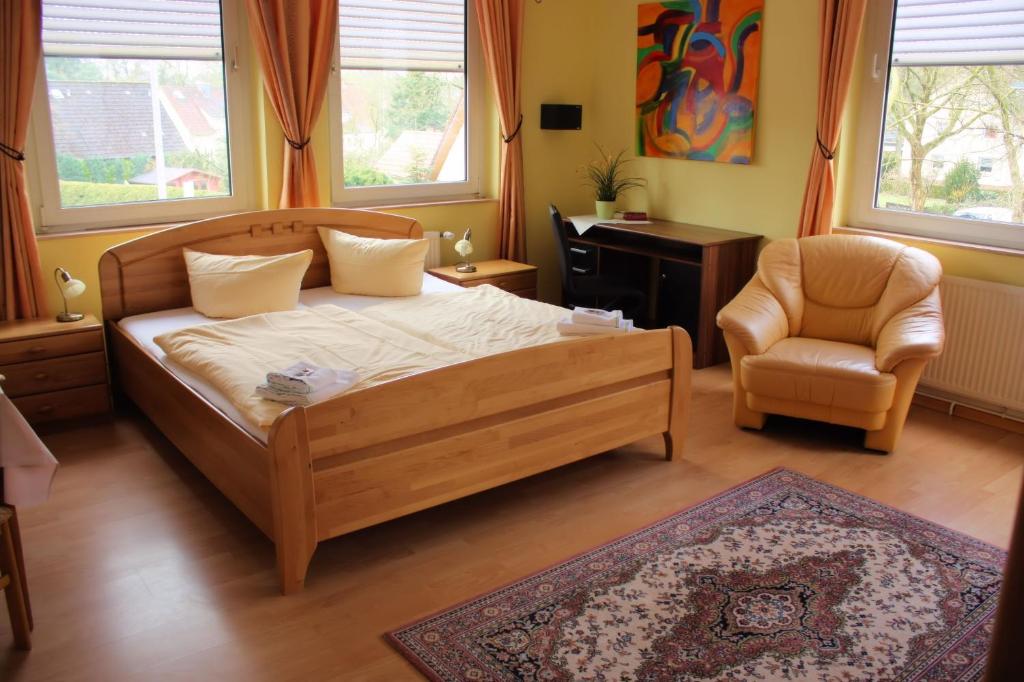 Postel nebo postele na pokoji v ubytování Heidekönig Hotel Celle