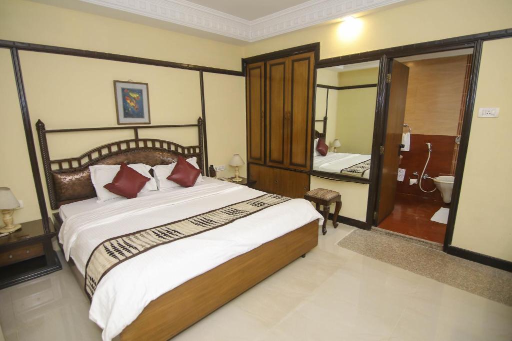 Postel nebo postele na pokoji v ubytování Lytton Hotel