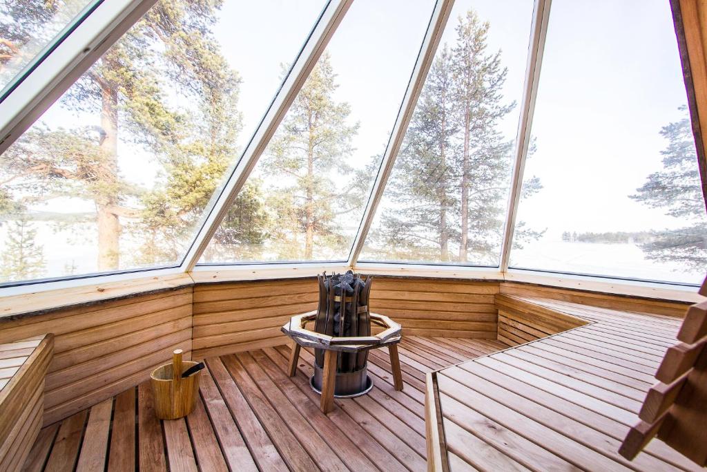 Balkón nebo terasa v ubytování Wilderness Hotel Inari & Igloos