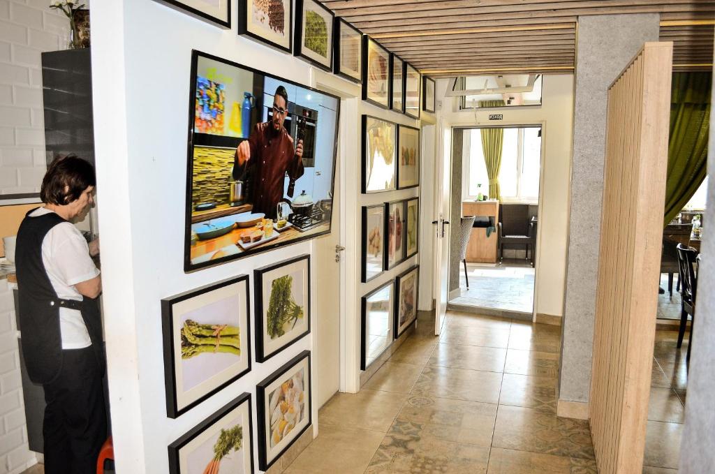 TV a/nebo společenská místnost v ubytování Central Apartment