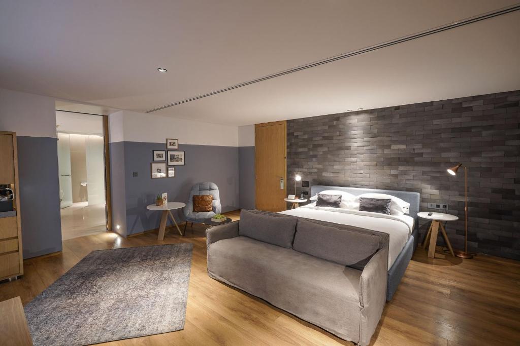 
Superior Suite with Bathtub
