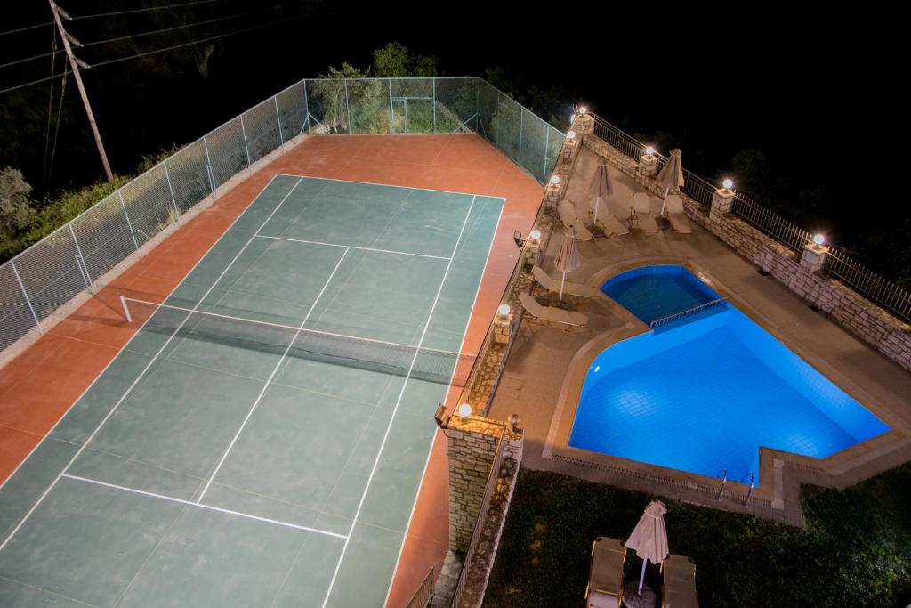 Basen w obiekcie Villa Tinadora lub w pobliżu