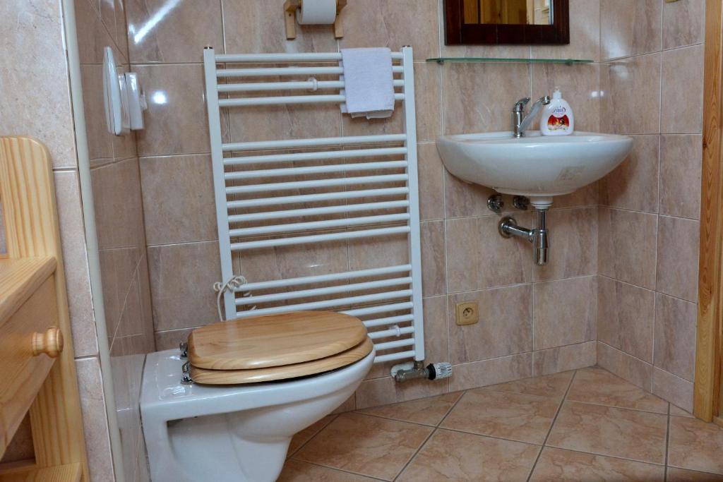 Koupelna v ubytování Penzion v Podhradí