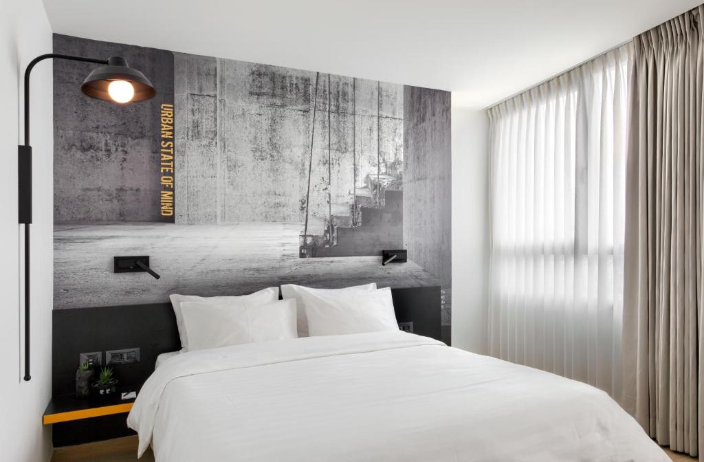 Postel nebo postele na pokoji v ubytování BY14 TLV Hotel