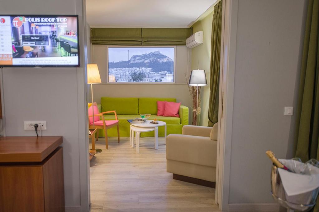 TV a/nebo společenská místnost v ubytování Polis Grand Hotel