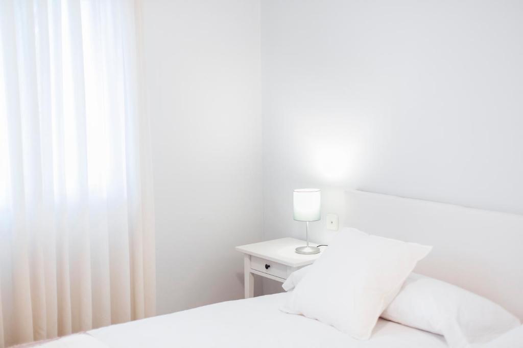 Postel nebo postele na pokoji v ubytování One & Lux- Lagar