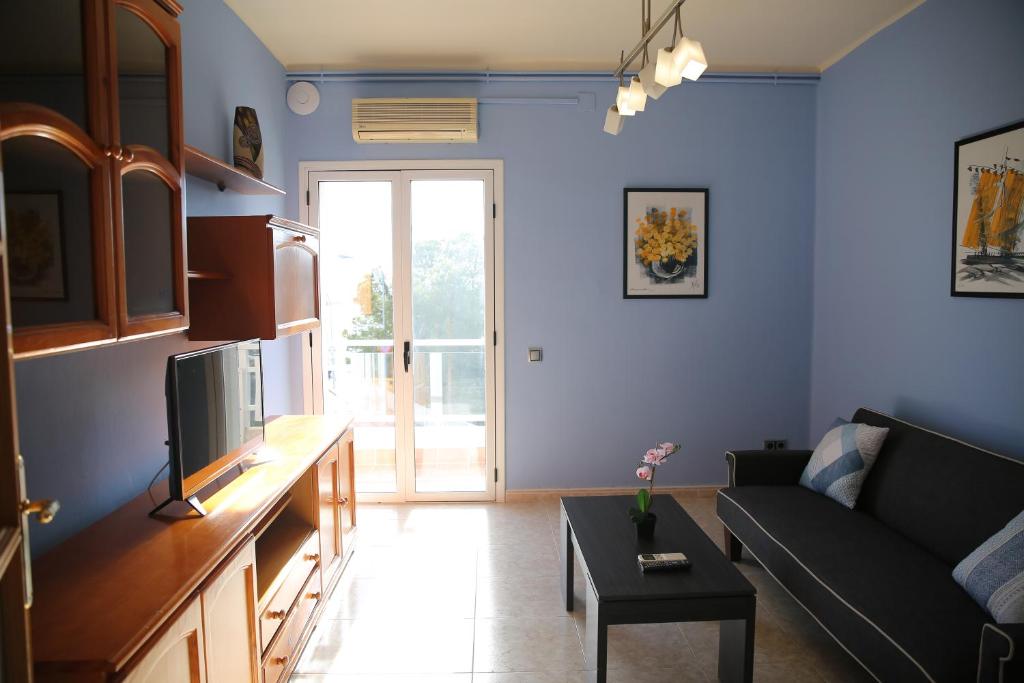 a living room with a couch and a tv at Villa hortencia in Tarragona