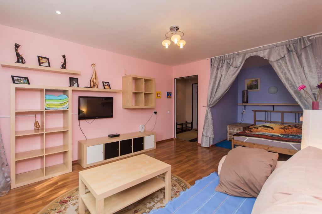 Apartament's Mayorov House at Maksima Gorkogo 154 - Housity