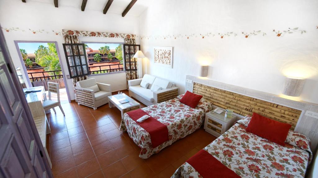 Posteľ alebo postele v izbe v ubytovaní Hotel Parque Tropical