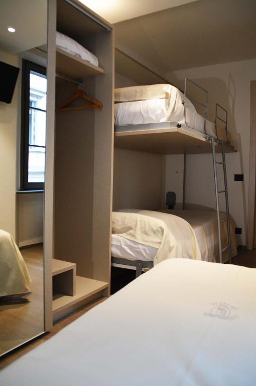 Postel nebo postele na pokoji v ubytování Hotel Il Loggiato Dei Serviti