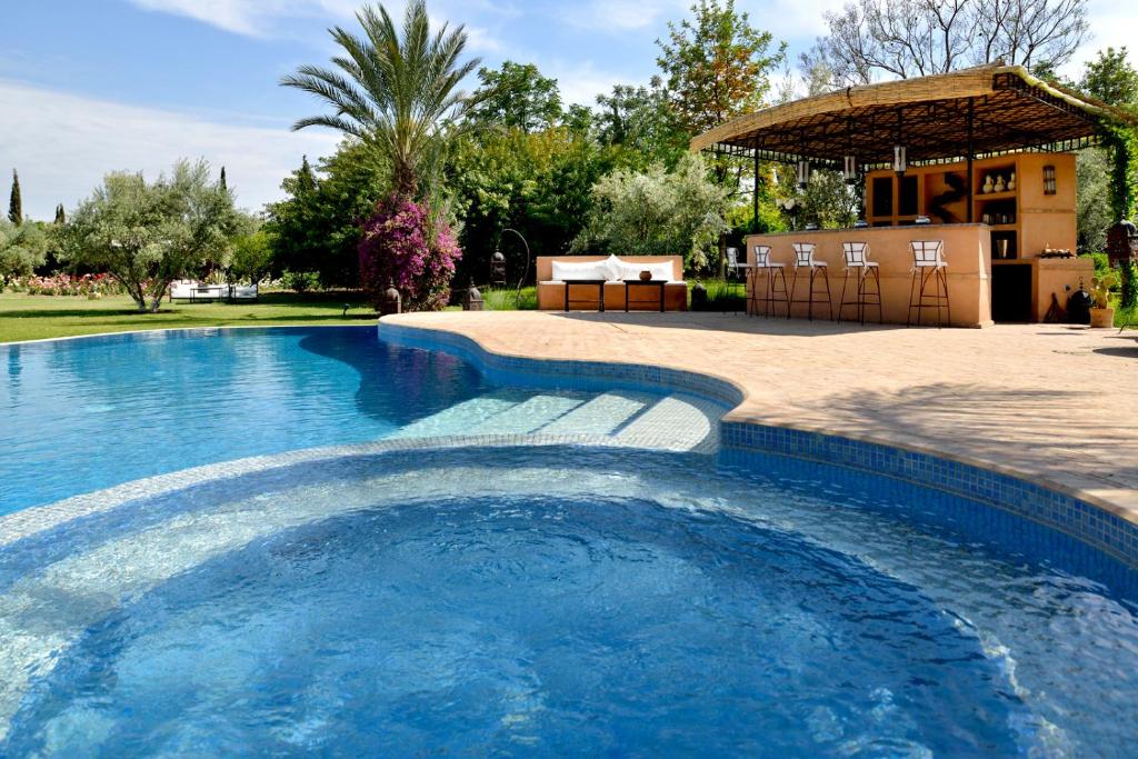 Πισίνα στο ή κοντά στο Villa Dinari