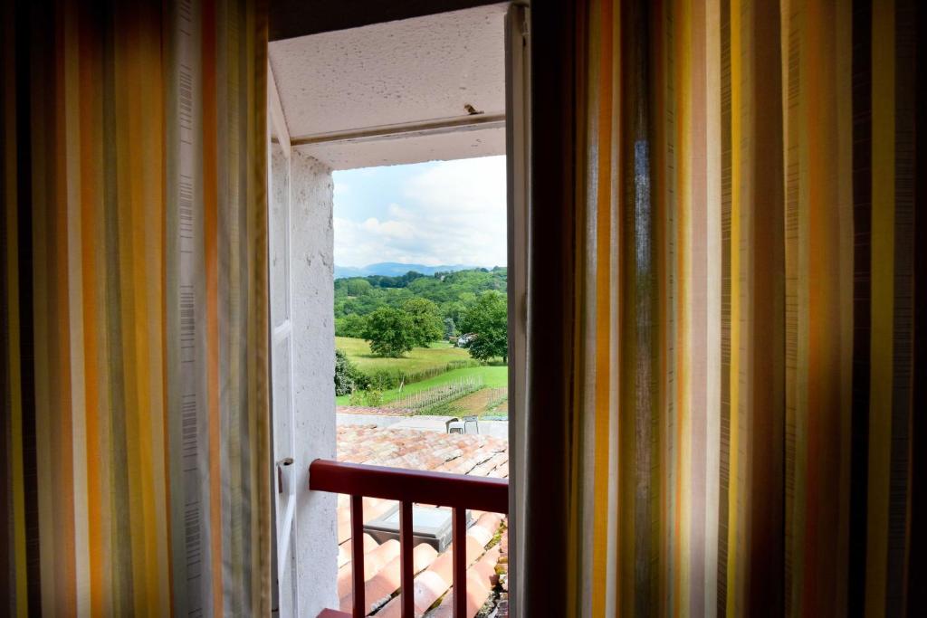 Balkón nebo terasa v ubytování Logis Hôtel Baratxartea