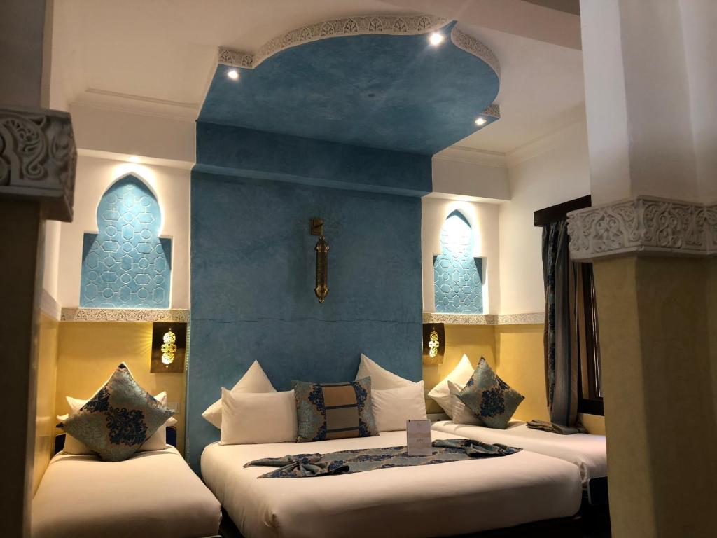 Postel nebo postele na pokoji v ubytování Riad Nesma Suites & Spa