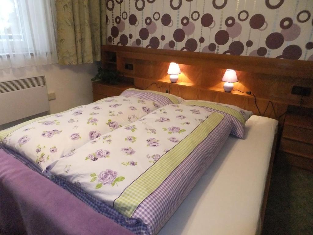 Posteľ alebo postele v izbe v ubytovaní Ferienwohnung Resi im Zentrum