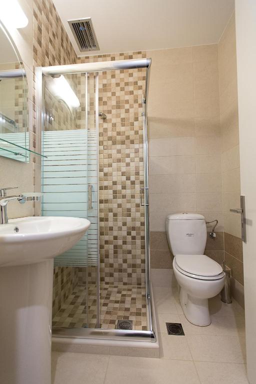 Koupelna v ubytování Flisvos Rooms
