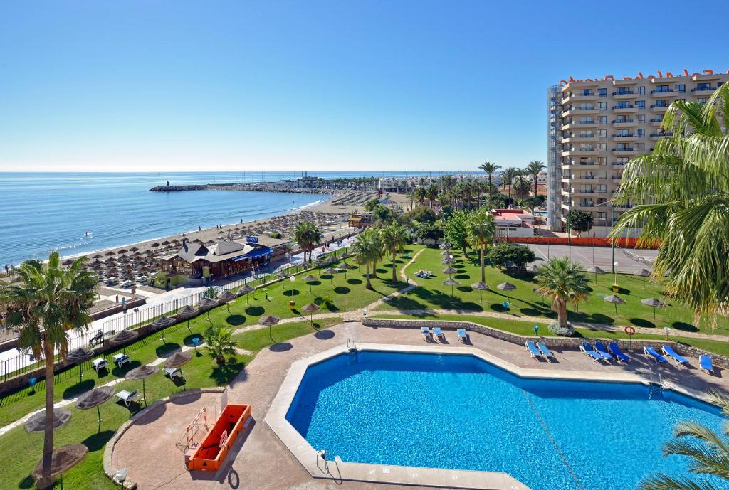 an aerial view of a resort with a swimming pool and the ocean at Sol Timor Apartamentos in Torremolinos