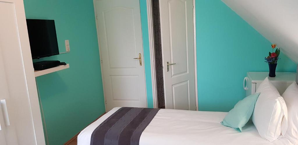 Posteľ alebo postele v izbe v ubytovaní Joy Guesthouse
