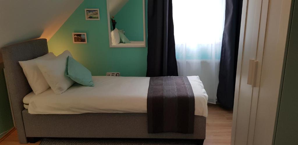 Posteľ alebo postele v izbe v ubytovaní Joy Guesthouse