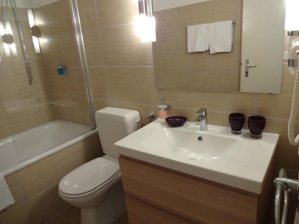 Koupelna v ubytování Hotel Schweizerhof