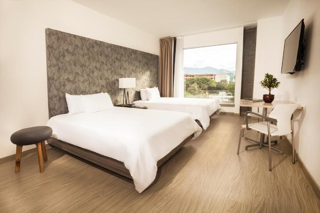 Postel nebo postele na pokoji v ubytování V Grand Hotel, a member of Radisson Individuals
